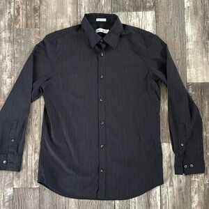CALVIN KLEIN MEN SHIRT SIZE MEDIUM